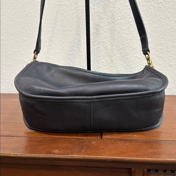 Authentic Vintage Coach Navy Leather Shoulder Bag - Picture 10 of 12
